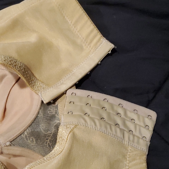 Women's extra support bra, size 32 B, color cream - Picture 7 of 9